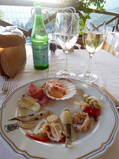 優雅な夏バカンス　イタリア・東リビエラの旅♪　Ｖｏｌ８７（第７日目夜）　☆モンテロッソ・アル・マーレ：「Hotel Porto Roca」のディナーは前菜ブッフェがすご～い♪