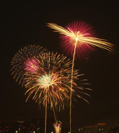 2013年　8月　アクアシティーから見た真夏の祭典　「第25回東京湾大華火祭」の12000発花火打上げ