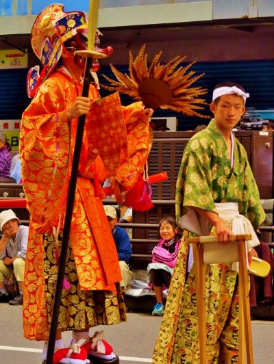 八戸三社大祭11　お通りc おがみ神社の神輿行列は古色ゆかしく　☆猿田彦が先導し