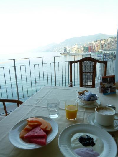 優雅な夏バカンス　イタリア・東リビエラの旅♪　Ｖｏｌ１６４（第１４日目朝）　☆カモーリ：「Hotel Cenobio dei Dogi」の朝食と朝のビーチを散策♪
