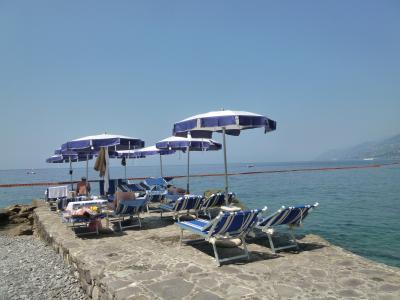 優雅な夏バカンス　イタリア・東リビエラの旅♪　Ｖｏｌ１６７（第１４日目午前）　☆カモーリ：「Hotel Cenobio dei Dogi」のプライベートビーチで優雅に過ごす♪