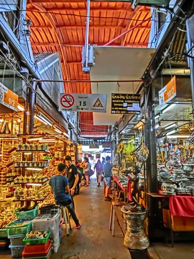 チャトチャックウィークエンドマーケットは週末限定の国際土産市