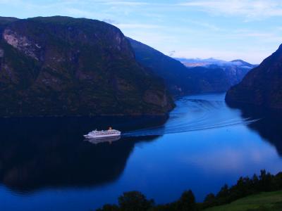 瑠璃色のフィヨルドを巡る☆宿を訪ねて200km！【白夜のFjord 1600kmドライブ〈5〉】