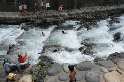 郡上八幡から京都経由、徳島へ。日本三大盆踊りの旅（一日目前半）～街の中心には吉田川が流れ、ため息が出るくらい水の豊かな郡上八幡の街並みをしっとりと巡ります～