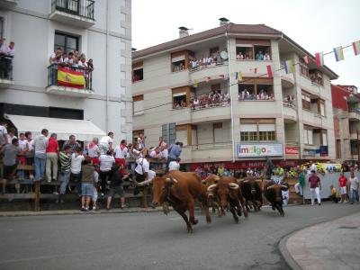 アンプエロ_Ampuero　ここにも牛追い祭！小さな村で育まれる伝統と文化