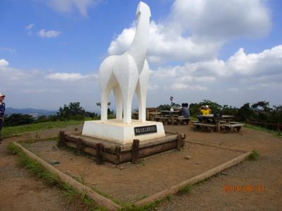 陣馬往還２０キロ（３）陣馬山、８５７ｍ。 