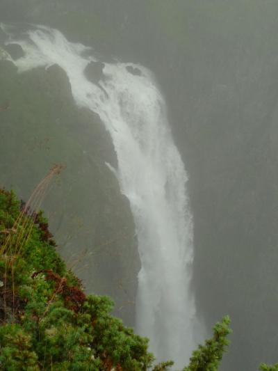 オスロより、バンダンゲル高原を超え、フィヨルドのふもとのホテルへ