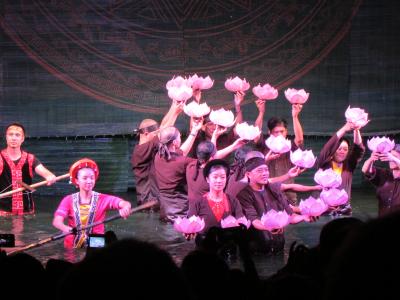 2013年夏休み旅行INベトナム☆はるかノスタルジーハノイ　水上人形劇の鑑賞　ベトナム料理レストランsen xanh 