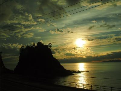 夏の終わりに"青"を求めて、北東北をぐるり1周♪～ ⑦旅の締めくくりに、"きらきらうえつ"の車窓から見たキラキラ光る日本海に感動!