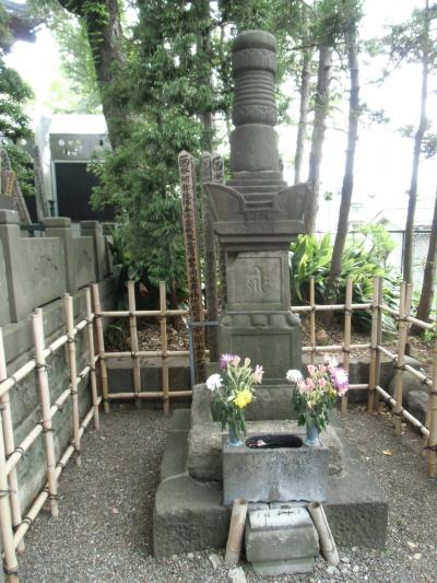 武蔵新宿　家康のお庭番服部半蔵が家康嫡子の信康の死を偲びその霊を弔うため創設したと伝えられる『西念寺』散歩