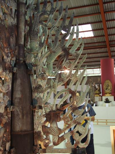 奈良・薬師寺、地上に降りた東塔の水煙
