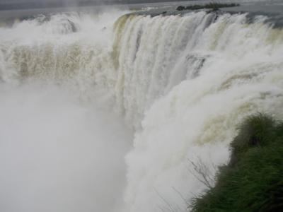 ファーストクラス世界一周で行くマチュピチュ、イグアスの滝【成田−ロンドン】