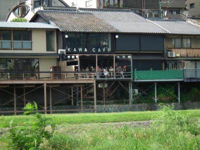 鴨川沿い　ＫＡＷＡ　ＣＡＦＥ　と鴨川の風景！2013年