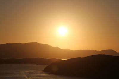 台風去って　夕日観る