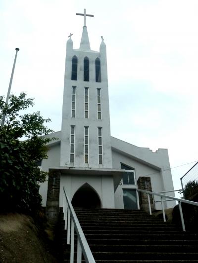 キリストの神を覗く旅路第３部五島列島の小さく質素だが美しい教会群巡礼20白壁に赤い屋根が映える桐教会