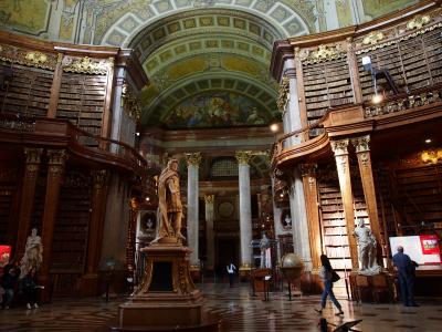 秋旅ウィーン・気になっていたカフェと美しい図書館プルンクザール