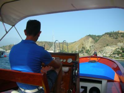 タオルミーナバージョン、青の洞窟へ　マッツァーロ海岸ボートツアー