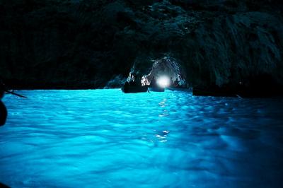 ボンジョルノ！イタリア12日間ツアー　６　カプリ島、青の洞窟