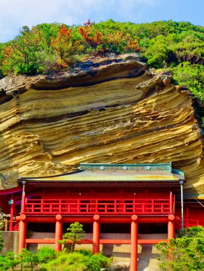 崖の観音　舩形山大福寺/崖造りの観音堂　☆鏡ケ浦の見晴しも爽快