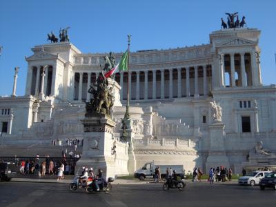 南イタリアの旅　１　エミレーツでローマへ