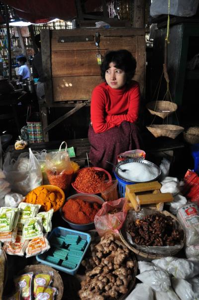 バガン(2)：ニャンウー市場で特急お仕立て　◆ミャンマー3日間の旅 4/9◆