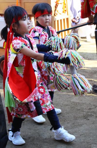 宇佐神社で獅子舞を観る。