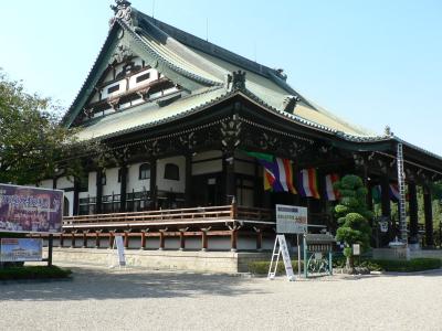 日本の旅　関西を歩く　大阪市平野区の大念仏寺（だいねんぶつじ）本堂　周辺