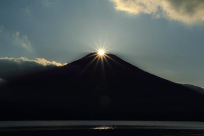 感動の一瞬☆山中湖畔で見るダイヤモンド富士＆色づき始めのちょこっと紅葉