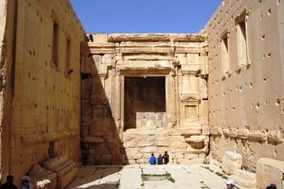 2011冬、シリア等・中東旅行記(15/54)：パルミラ、パルミラ遺跡、ベル神殿、砂漠のカフェー