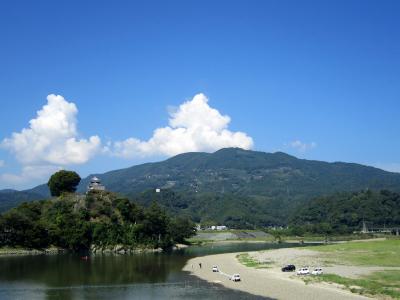 肱川の流れに沿って。