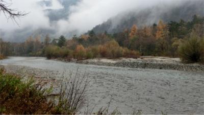 2013紅葉探しの旅 激安バス旅行2 まさかの雨の上高地