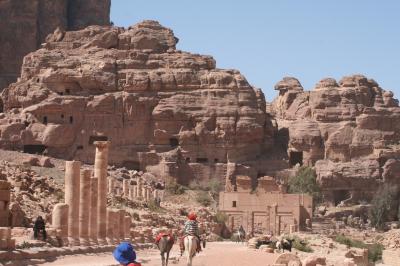 2011冬、シリア等・中東旅行記(39/54)：ペトラ、ペトラ遺跡、中小規模の墳墓群