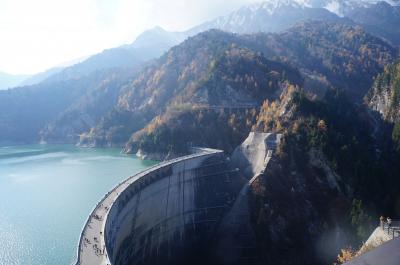 紅葉の黒部ダムと諏訪湖散策、そしてバッタソフト