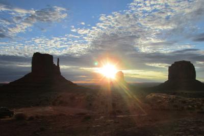 モニュメントバレー　ザ・ビューホテルからの日の出＆ナバホ族のジープツアー・・　祝勤続25年旅⑦
