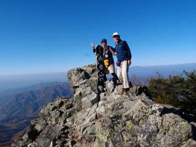 晩秋の山と温泉の旅　　その①　　　南佐久の名峰　御座山に登る