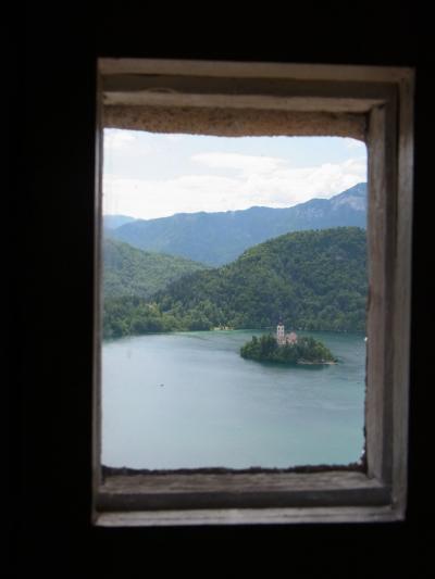 ヨーロッパの絶景を求めて一人旅☆スロヴェニア・リュブリャナからブレッドへ～「アルプスの瞳」ブレッド湖と絶品クレームシュニテ～