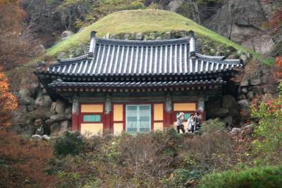 2011秋、韓国旅行記24(18/35)：慶州、石窟庵、清めの甘露水、寿光殿