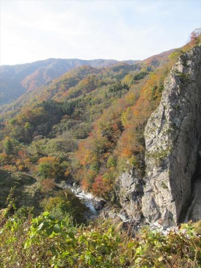 小滝川ヒスイ峡と高浪の池