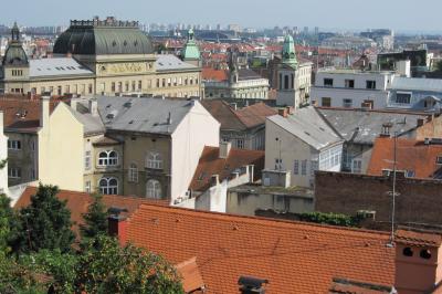 2012初夏、クロアチア等の東欧旅行(6/50)：6月21日(5)：ザグレブ、丘の上からの市街眺望、ロトルシュチャック塔