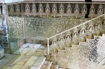 2012秋、イラン旅行記(4/56)：11月17日(3)：テヘラン(3)：ゴレスタン宮殿、ガラスの室内装飾、王様達の蝋人形