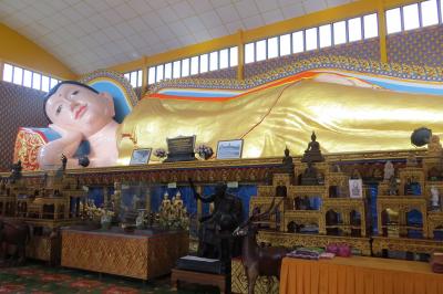 2012暮、マレーシア旅行記2(20/32)：12月18日(1)：ペナン島、早朝散策、涅槃仏寺院、ヤックとモック