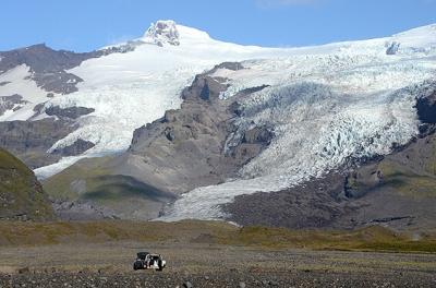 ★秋のアイスランド車旅（１５）ヴァトナヨークトル氷河の裾野を横切って