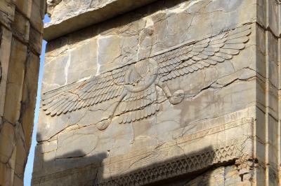 2012秋、イラン旅行記(22/56)：11月19日(5)：ペルセポリス(4)：階段壁面のレリーフ像、バダーナ(謁見の間)