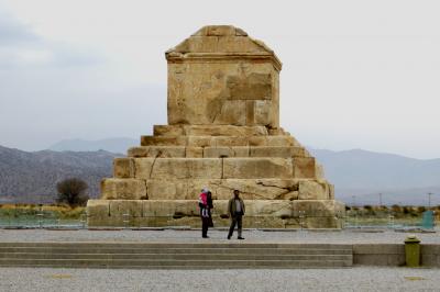 2012秋、イラン旅行記(26/56)：11月19日(9)：ペルセポリスからヤズドへ、伝キュロス王の墓、パサルガエダ