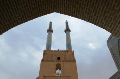 2012秋、イラン旅行記(31/56)：11月20日(5)：ヤズド(5)：金曜日のモスク、中庭、貯水槽、イーワーン、神輿