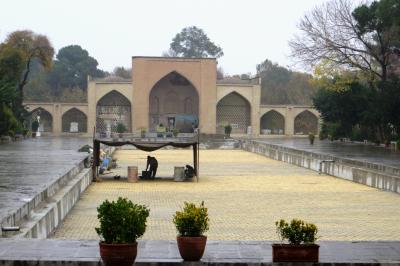2012秋、イラン旅行記(38/56)：11月21日(4)：イスファハン(7)：チェヘル・ソトゥーン宮殿、庭園と展示室