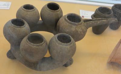 2012秋、イラン旅行記(49/56：補遺1)：11月17日：イラン考古学博物館(3/4)：焼物、瓶、碗、容器、石器、動物像