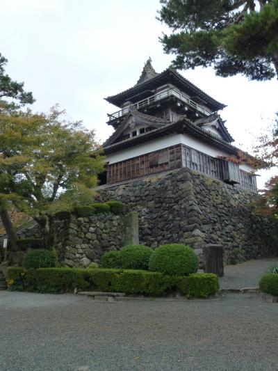 滋賀と福井の紅葉を求めて④　越前丸岡城の紅葉