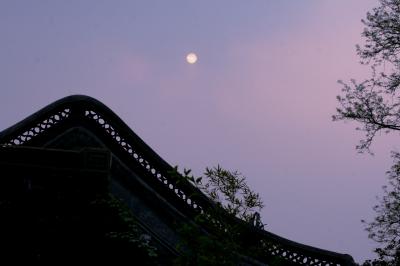 2012春、中国旅行記22(19/50)：4月15日(14)：泰州市、梅蘭芳公園、月の出、老街散策、老街門