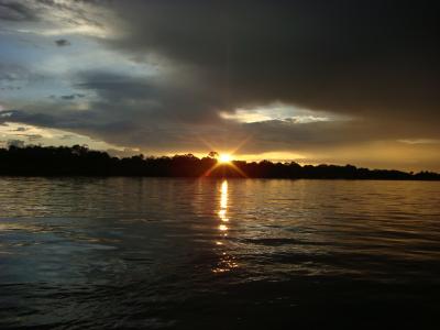 ザンベジ川でサンセットとムーンライズを楽しむ